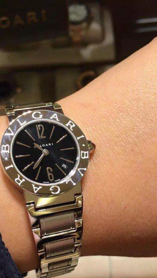 ブルガリ時計正面デザイン